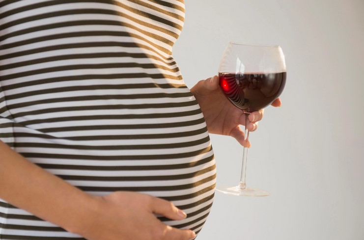 Can Pregnant Women Drink Wine? No, Here's Why